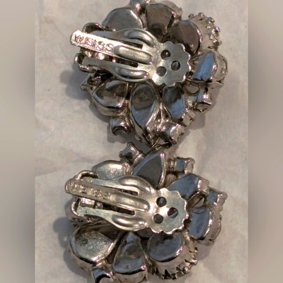 WEISS  Earrings Clip On Like New - Picture 4 of 8